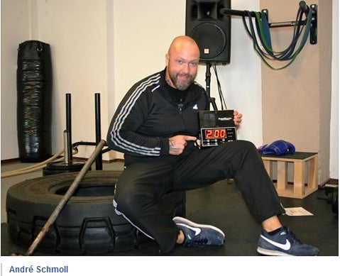 Andre Schmoll mit dem Kondimaster Hiit Timer